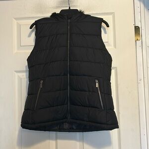 Gap Black Faux Fur Hooded Puffer Vest Size Medium